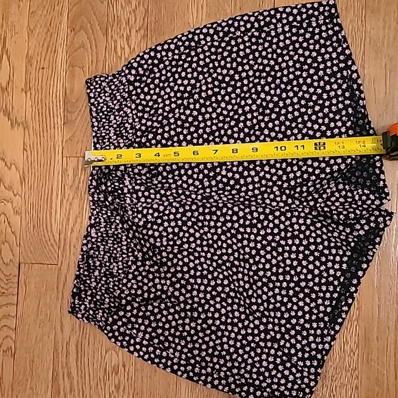 SO BRAND WOMENS JUNIOR SIZE BLACK FLORAL SOFT SHORTS HIGH RISE SIZE MEDIUM - Picture 11 of 13